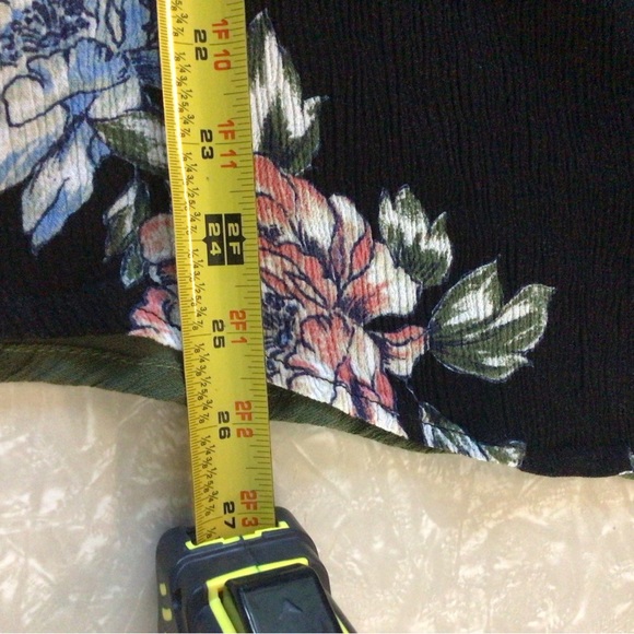 Signature 1studio plus size 1X women’s army green black floral button down shirt - Picture 3 of 5